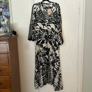 Alexis Melfi-robe black floral, size medium. WORN ONCE